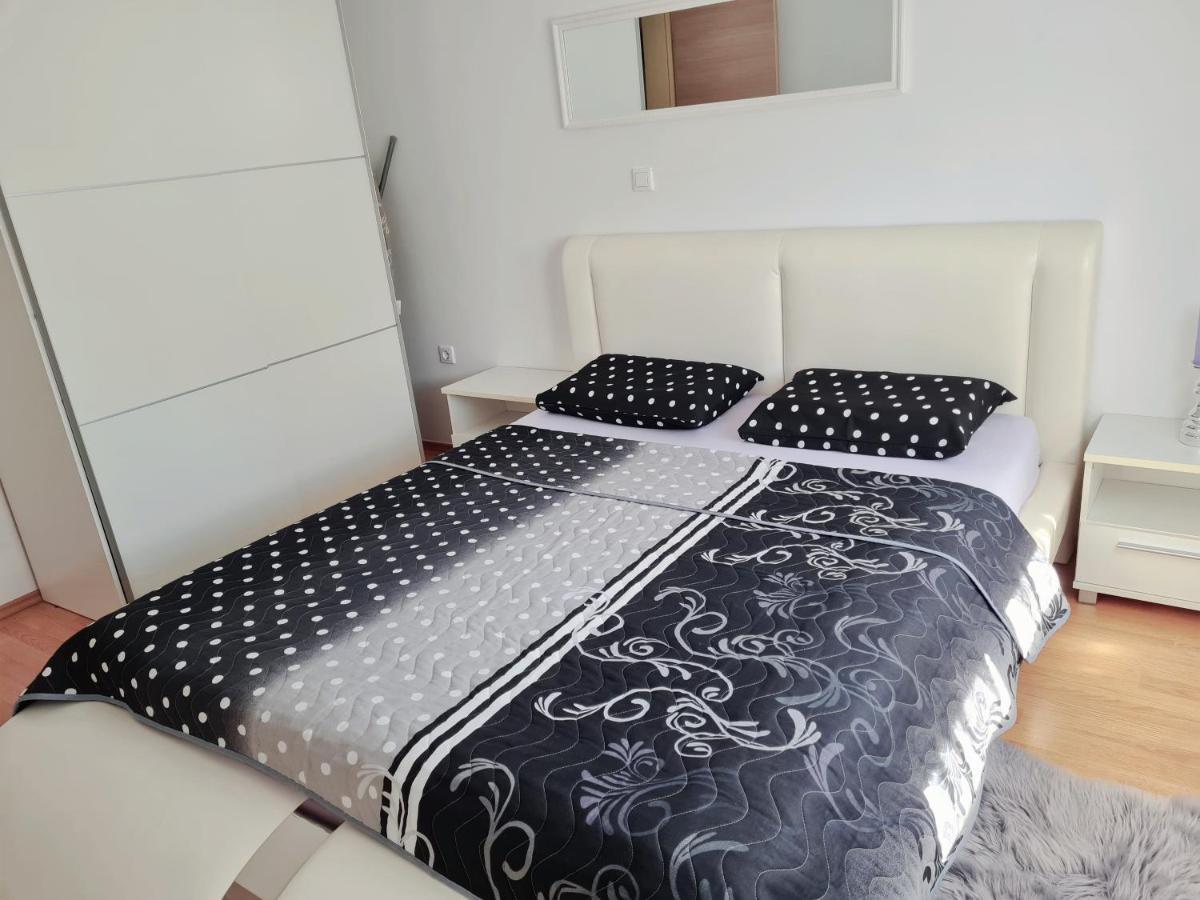 Apartment Tomas Near The Beach Pula Extérieur photo